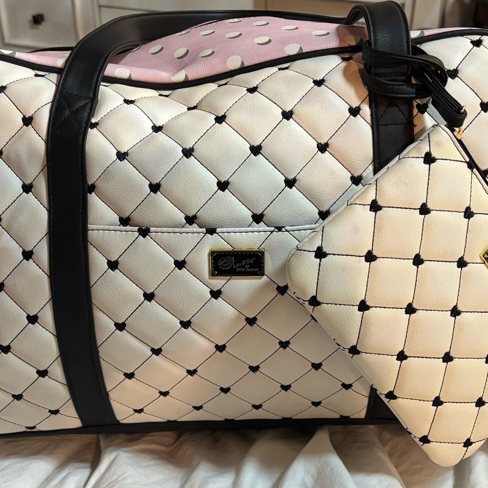 Betsey Johnson Quilted White, Pink, and Black Travel/Overnight Bag With Clutch. - Picture 8 of 16